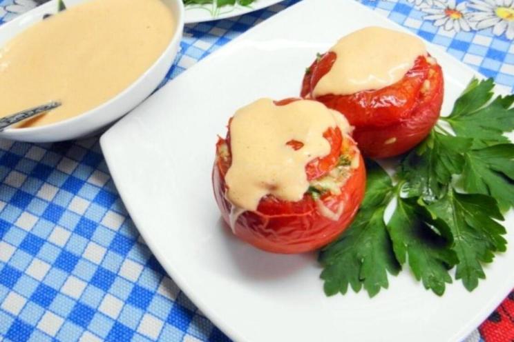 Cheese-Stuffed Tomatoes with Onion and Parsley