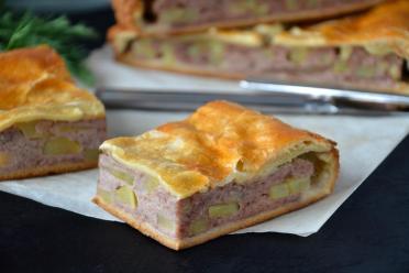 Juicy Chicken Puff Pastry Pie