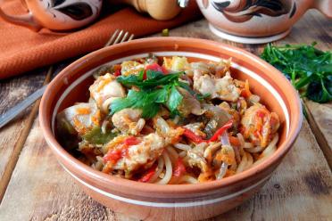 Quick Chicken and Veggie Noodles in Sauce