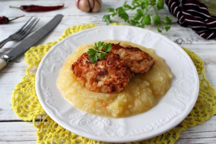 Creamy Chicken Cutlets with Crispy Bread Crust