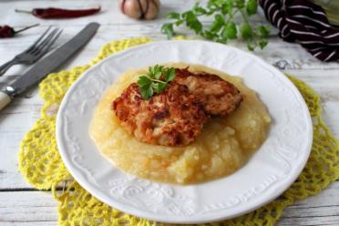 Creamy Chicken Cutlets with Crispy Bread Crust