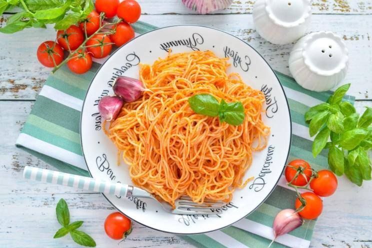 Garlic Tomato Pasta Delight
