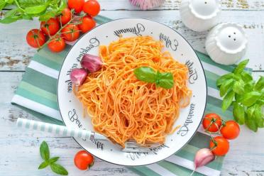 Garlic Tomato Pasta Delight