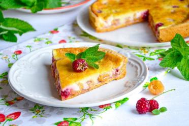 Raspberry Tsvetaevsky Pie: A Juicy, Aromatic Delight
