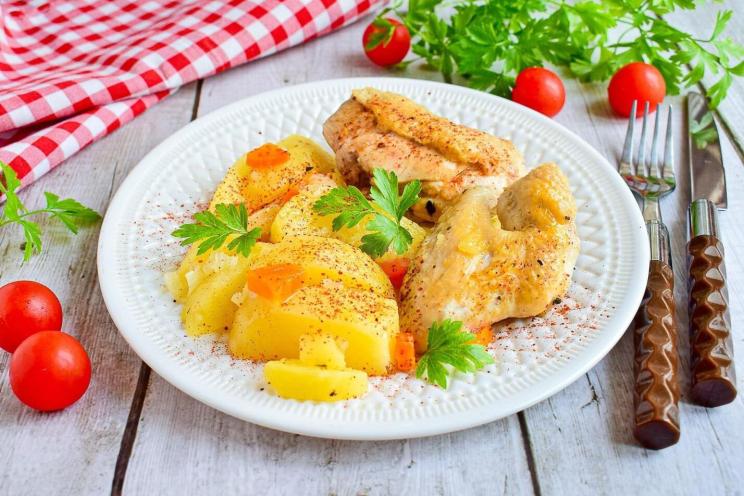 Slow Cooker Chicken and Potatoes: A Flavorful Family Dish Slow Cooker Chicken and Potatoes: A Flavorful Family Dish