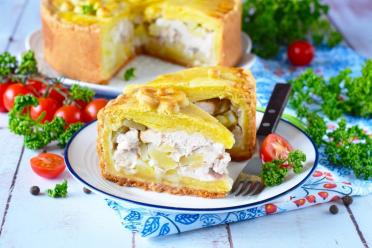 Oven-Baked Chicken and Potato Kurnik Pie