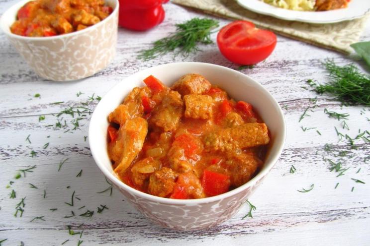 Turkey Paprikash with Sweet and Spicy Paprika Sauce Turkey Paprikash with Sweet and Spicy Paprika Sauce