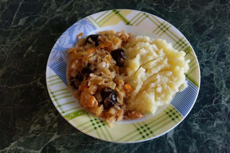 Chicken and Prune Cabbage Stew
