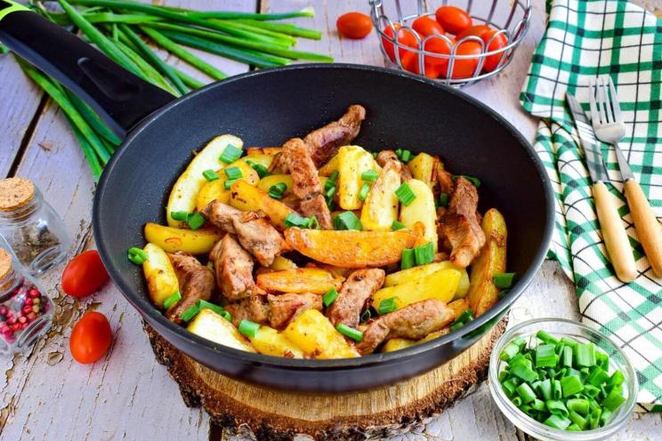 Quick & Tasty Skillet Fried Potatoes with Meat Quick & Tasty Skillet Fried Potatoes with Meat