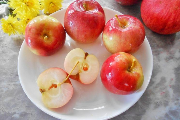 Easy Homemade Pickled Apples