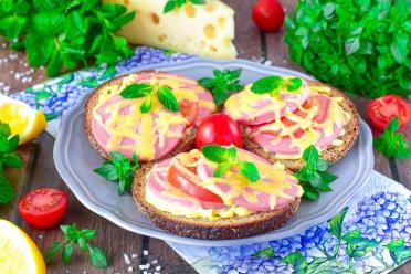 Oven-Baked Sausage and Mayonnaise Sandwiches