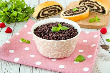 Easy Poppy Seed Filling for Rolls