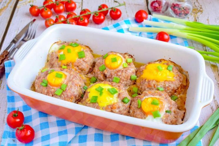 Cheesy Minced Meat Nests Baked to Perfection
