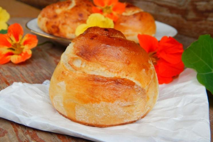 Homemade Sweet Yeast Buns