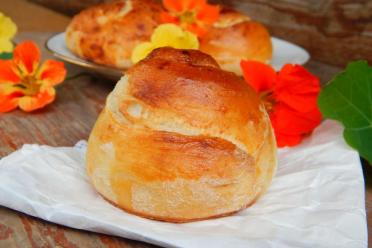 Homemade Sweet Yeast Buns