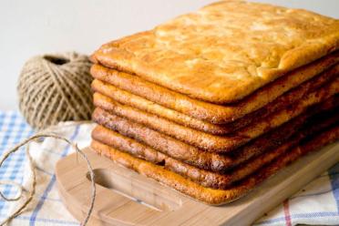 Delicious Thin Honey Cakes