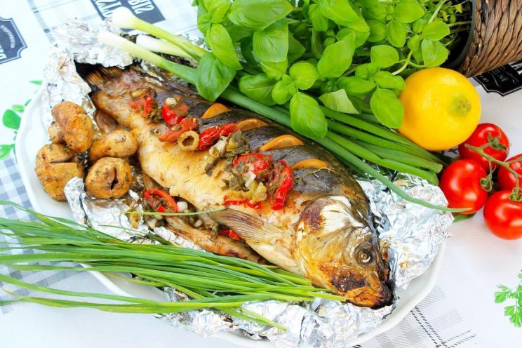 Grilled Foil-Wrapped Carp with Veggies