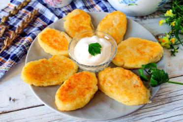 Pan-Fried Potato Pies: Quick and Tasty Treats