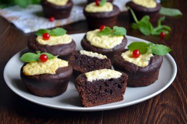 Chocolate-Filled Cottage Cheese Muffins