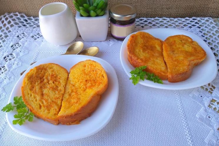 Garlic-Paprika Croutons: A Quick and Romantic Breakfast