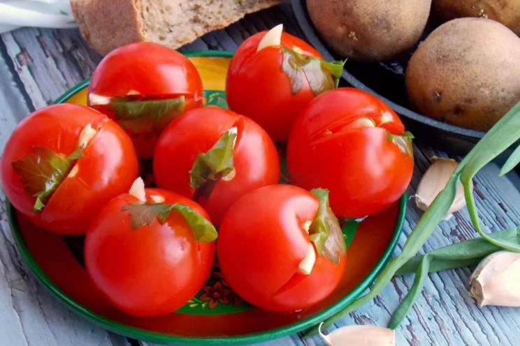 Quick and Tasty Marinated Tomatoes