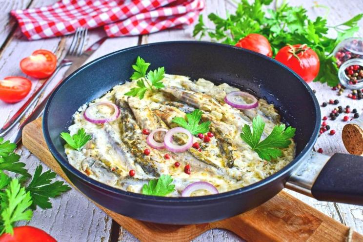 Stewed Capelin with Onions in Creamy Sauce Stewed Capelin with Onions in Creamy Sauce