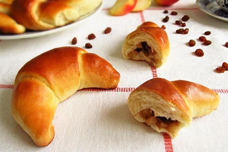 Tender Yeast Dough Bagels with Fruit Filling Tender Yeast Dough Bagels with Fruit Filling