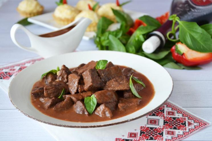 Tender Red Wine Braised Beef Tender Red Wine Braised Beef