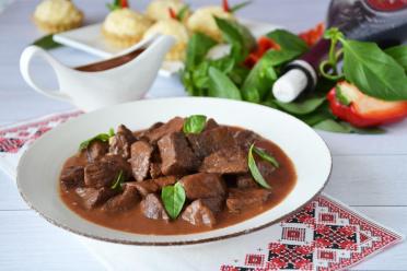 Tender Red Wine Braised Beef