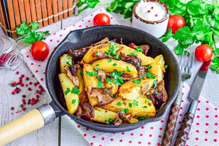 Savory Fried Potatoes with Dried Mushrooms