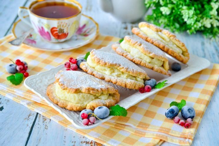 Homemade Shortcrust Pastry Sochniki with Cottage Cheese
