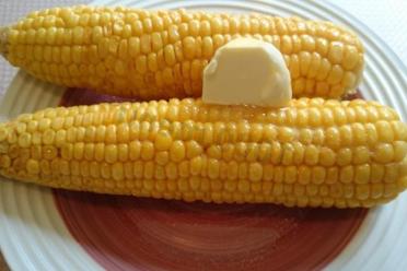 Perfectly Boiled Corn on the Cob with Salt