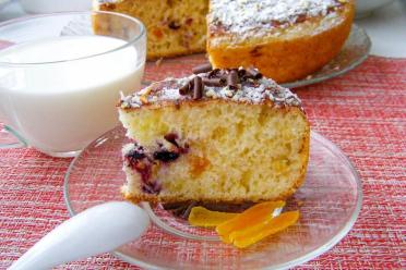 Slow Cooker Pie with Candied Fruits and Black Currants