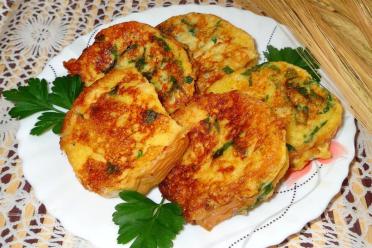Cheesy Egg Croutons with Parsley
