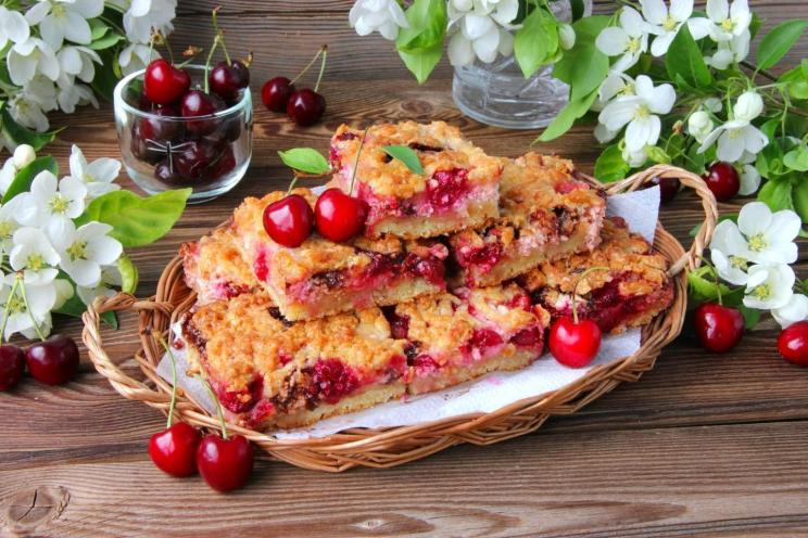 Cherry Cottage Cheese Crumble Pie