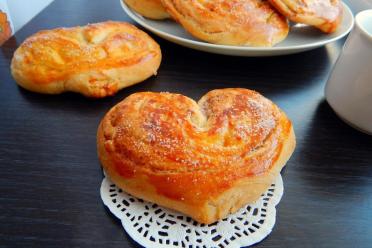 Cinnamon Sugar Buns: Irresistibly Soft and Crispy Treats