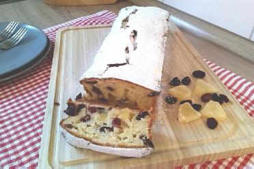 Easy Sour Cream Cupcake with Dried Fruits