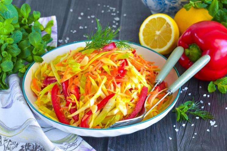 Fresh Cabbage, Pepper, and Carrot Salad