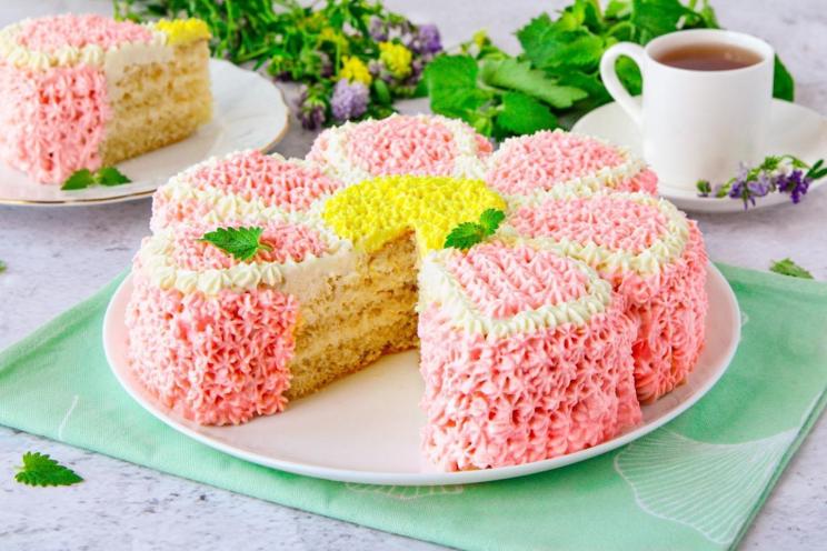 Festive Cake Flower Delight