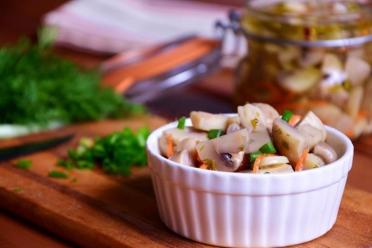 Marinated Mushrooms with Veggies