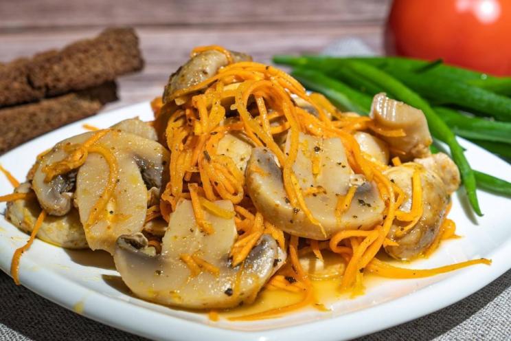 Carrot-Stuffed Champignon Appetizers