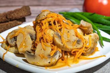 Carrot-Stuffed Champignon Appetizers
