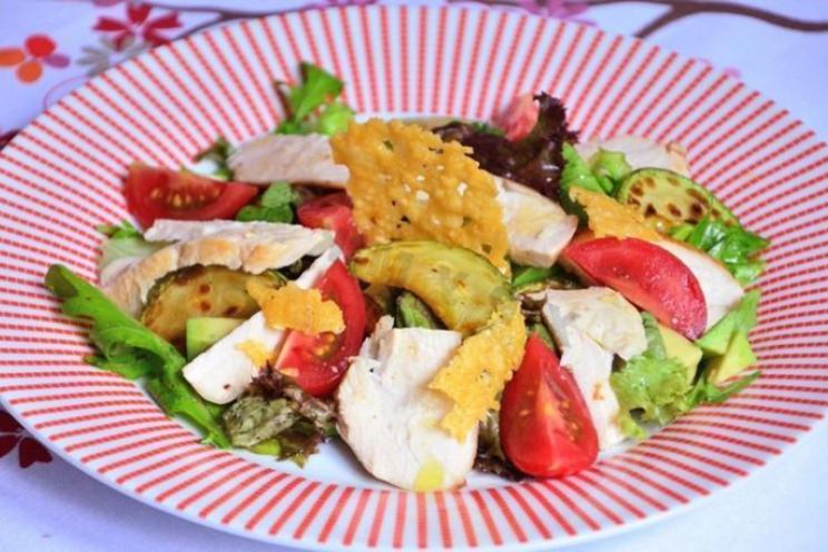 Crispy Parmesan Chicken & Veggie Salad Crispy Parmesan Chicken & Veggie Salad