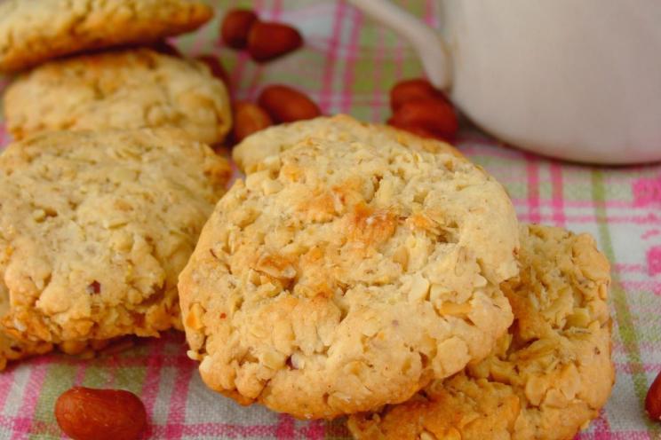 Peanut Oatmeal Crunch Cookies