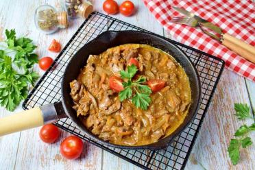 Easy Chicken Liver with Onion Gravy