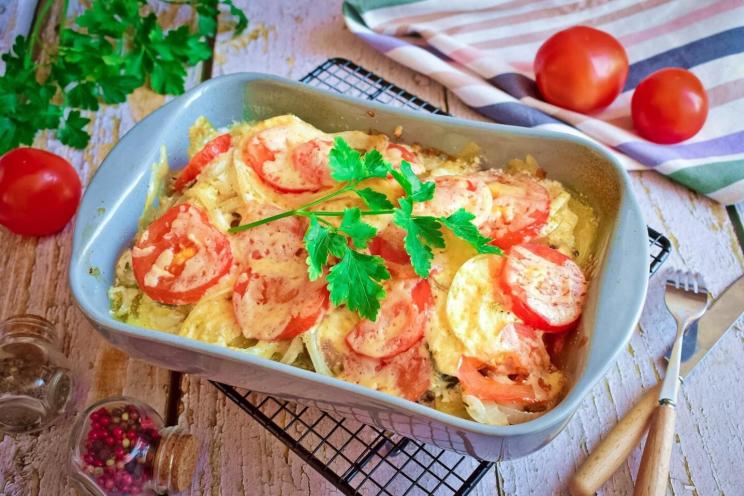 Baked Salmon and Potatoes: A Juicy, Savory Delight Baked Salmon and Potatoes: A Juicy, Savory Delight