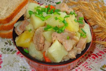Slow Cooker Pork and Potatoes