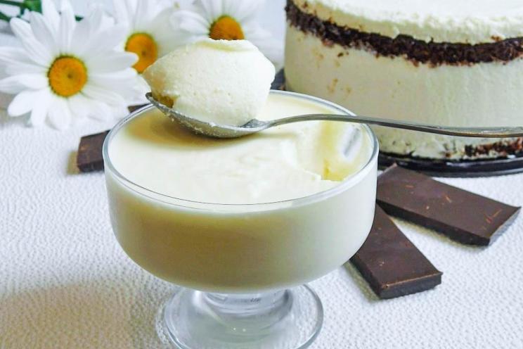 Fluffy Cream Soufflé for Cakes