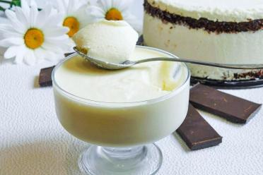 Fluffy Cream Soufflé for Cakes