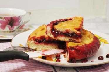 Lingonberry Yeast Pie Recipe